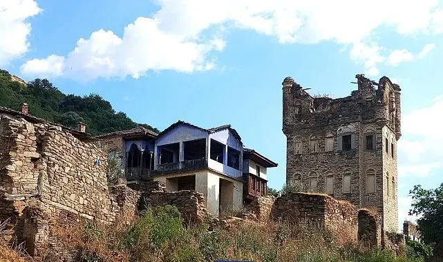 Tarihi Arpaz Kulesi ve Beyler Konağı çökme tehlikesiyle karşı karşıya
