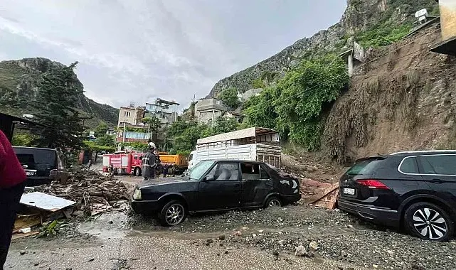 Hatay'da sağanak yağış nedeniyle müstakil ev çöktü: 1 ölü, 2 yaralı
