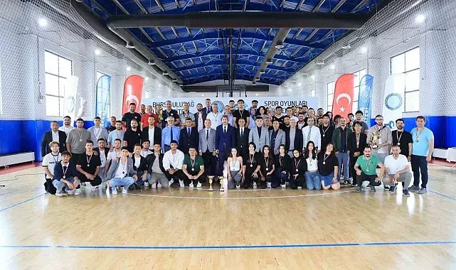 BUÜ Spor Oyunları'nda şampiyonlar kürsüye çıktı