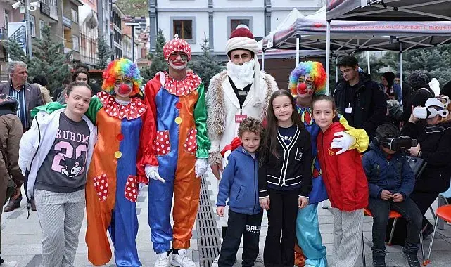 Bayburtlu çocuklar şenlikte doyasıya eğlendi