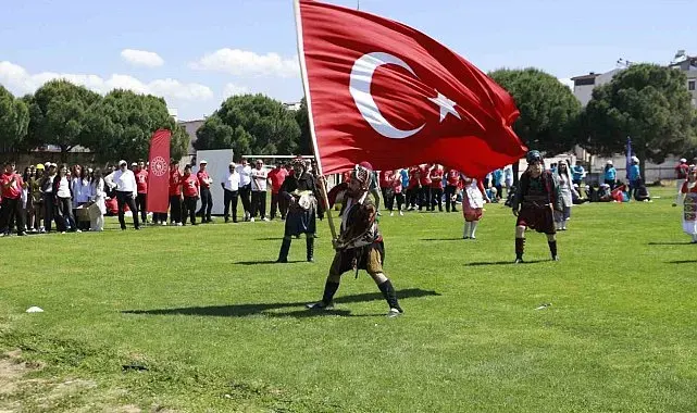 Burhaniye'de 19 Mayıs coşkusu yaşandı