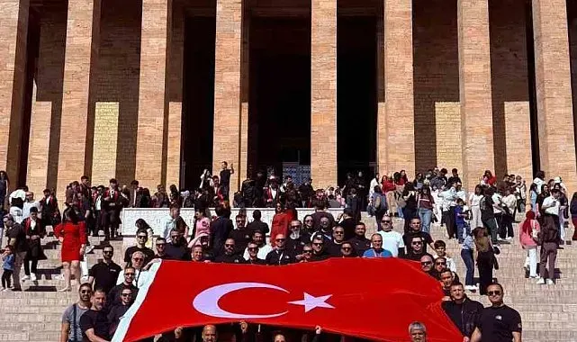 Motorculardan Anıtkabir'e "bayrak sürüşü"