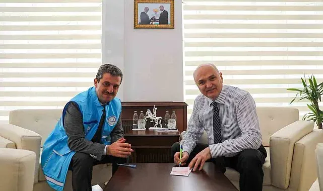 Başkan Özlü, kurbanını bağışladı