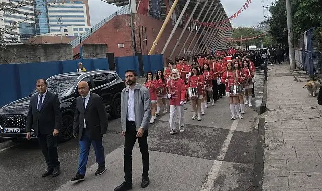 Fener Anadolu Lisesi'nden 19 Mayıs yürüyüşü
