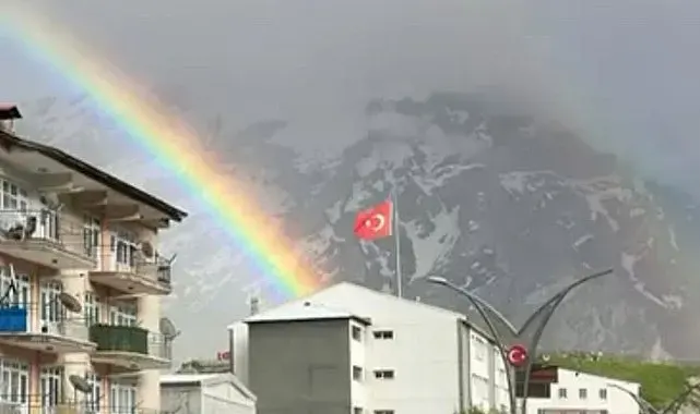Hakkari'de yağış sonrası gökkuşağı güzelliği