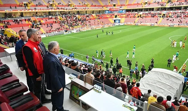 Kayserispor Onursal Başkanı Büyükkılıç: "Kayserispor bu şehrin değeridir"