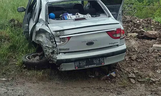 Tır virajı alamadı: Aynı aileden 5 kişi yaralandı