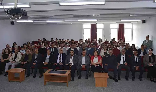 Tomarza'da 'Maarifin kalbinde vakti kuşatmak' etkinliğine yoğun ilgi