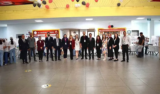 Ahmet Karahan Ortaokulu'nda Bilime Işık Tutan 4006 Fuarı gerçekleştirildi