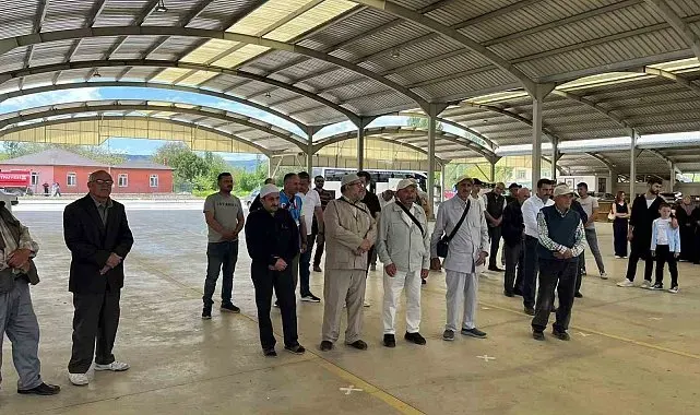 Hisarcık'lı hacı adayları kutsal topraklara dualarla uğurlandı