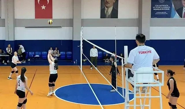 Bilecik'te liseler arası voleybol müsabakası nefes kesti