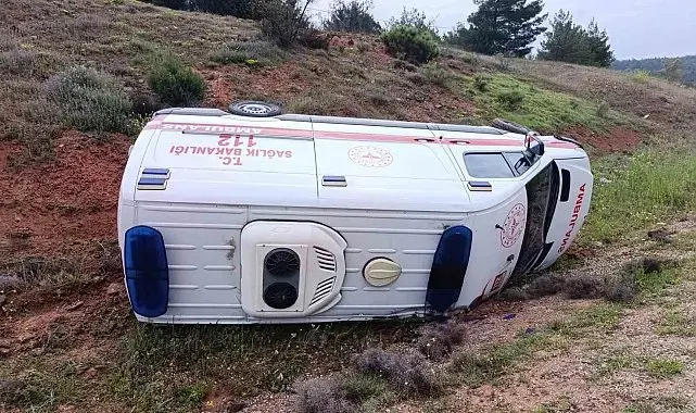 Başkentte direksiyon hakimiyetini kaybeden ambulans yan yattı