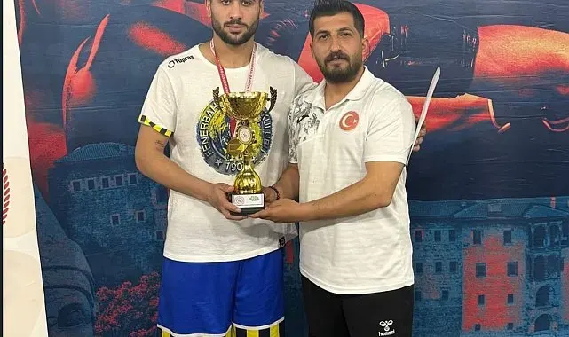 Bayburtlu boksör Toprak Salman Türkiye şampiyonu oldu