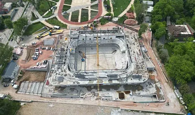 Atatürk Spor Salonu hızla yükseliyor