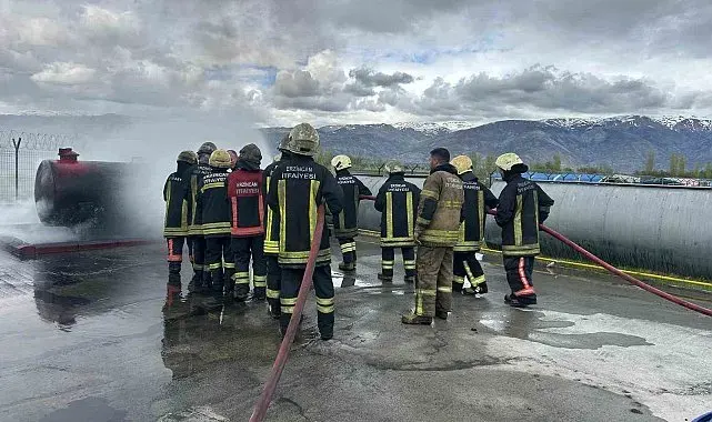 EBYÜ öğrencilerine uygulamalı itfaiyecilik eğitimi