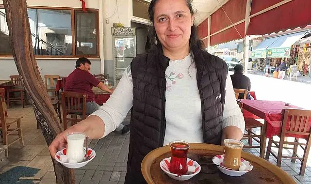 Burhaniye'de kahvehanelerde çay yerine süt içiliyor