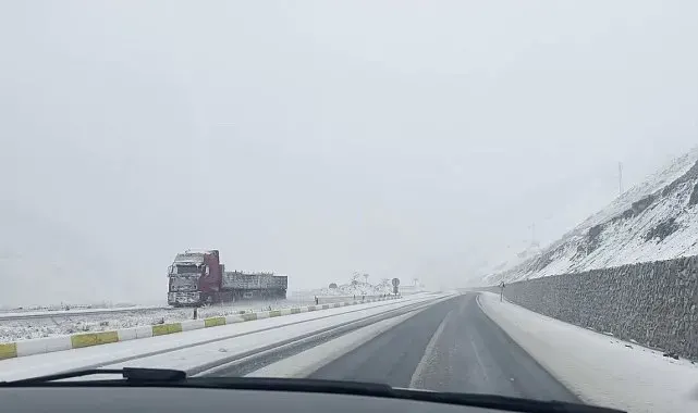 Erzincan'ın yüksek kesimlerinde kar yağışı etkili oldu