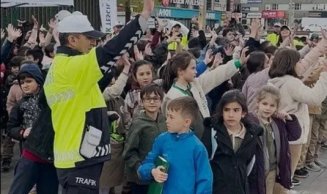 Erzincan'da trafik kuralları uygulamalı anlatıldı