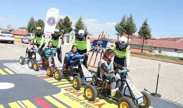 Kütahya'da anaokulu ve ilkokul öğrencilerine trafik eğitimi