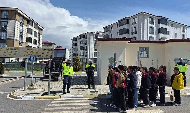 Kars'ta öğrencilere uygulamalı eğitim verildi