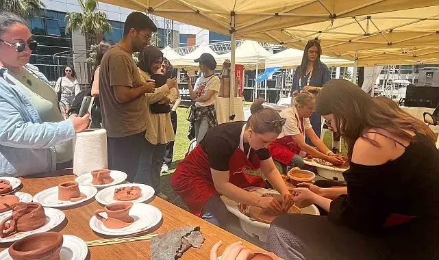 Menemen'de üniversiteliler 8 bin yıllık gelenekle buluştu