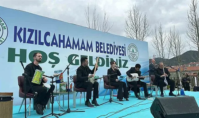 Atıklardan yaptıkları müzik aletleri ile konser verdiler