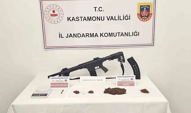 Araçta binlerce sentetik ecza hapla yakalanan sanıklardan biri tahliye edildi