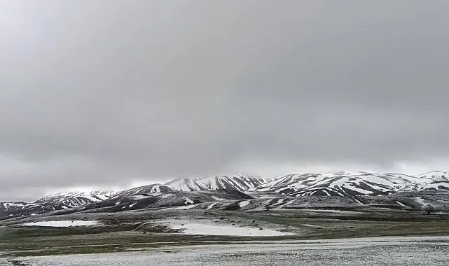 Karlıova'nın yüksek kesimlerine kar yağdı