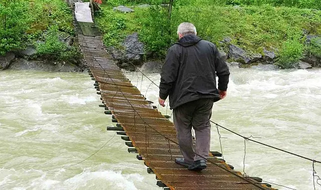 Bu köprülerden geçmek yürek ister