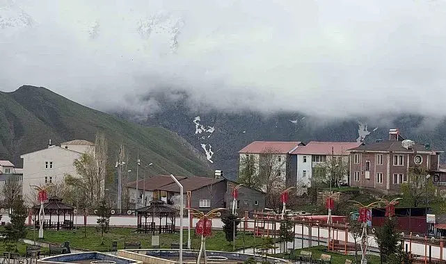 Sümbül Dağı mayısta beyaza büründü