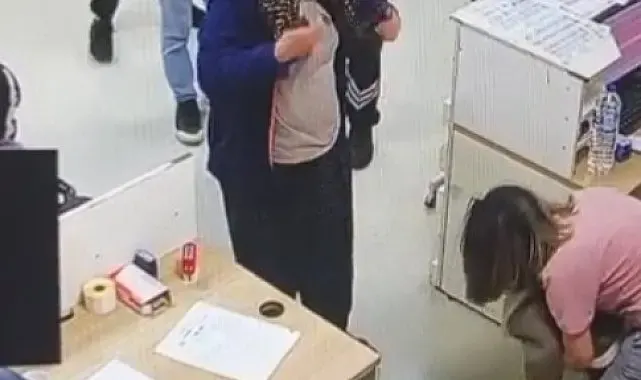 Hastane kantininde boğazına şeker kaçan Mina'yı hemşire kurtardı