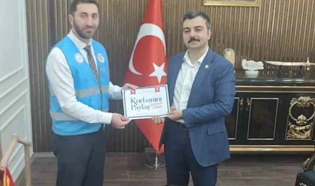 Dicle Kaymakamı Atış'tan Türkiye Diyanet Vakfına kurban bağışı