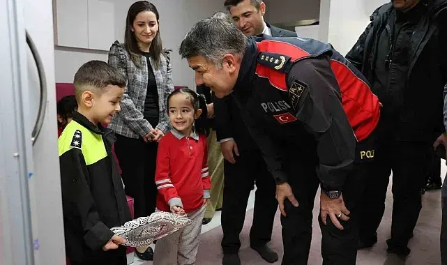 Erzurum'da minik dadaşlardan "Emniyet kemeri" farkındalığı