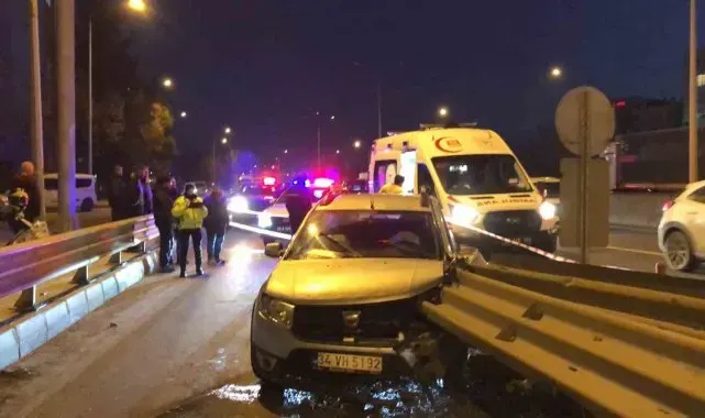 Çorlu'da otomobilin bariyerlere saplandığı anlar kamerada