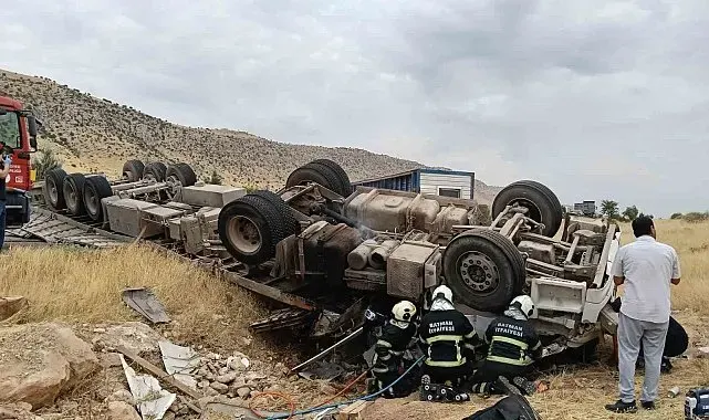 Batman'da tır devrildi, sürücü hayatını kaybetti