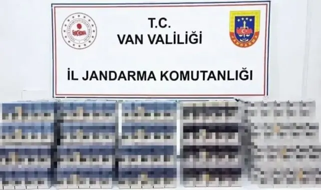 Van'da kayısı çuvalların içerisinde bin 490 paket kaçak sigara ele geçirildi