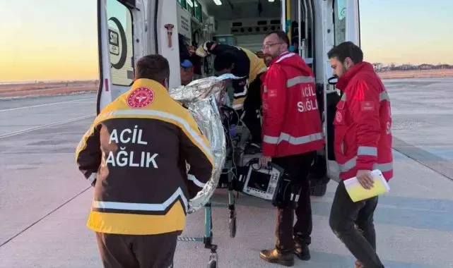 Hakkari'deki hasta ambulans helikopterle Van'a nakledildi