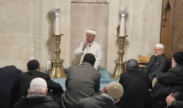 Bayburtlular üç ayların başlangıcında sabah namazında bir araya geldiler