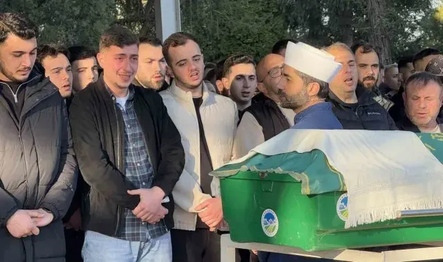 Yılbaşı gecesi bıçaklı kavgada ölmüştü: 20 yaşındaki genç son yolculuğuna uğurlandı