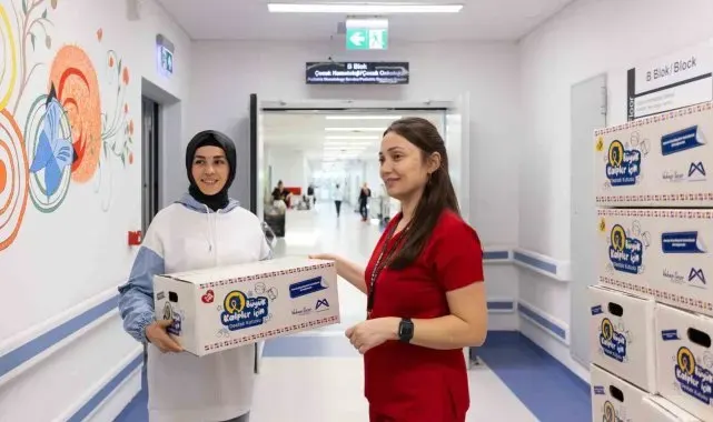 Onkoloji bölümünde tedavi gören çocuklara yeni yıl hediyesi