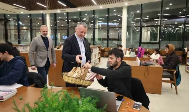 Öğrenciler yeni yıla kütüphanede girdi