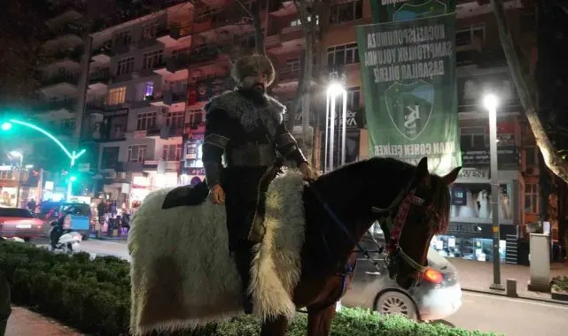 Yeni yıla at üstünde girdi