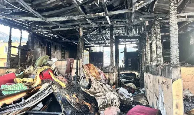 Müstakil ev alev alev yandı