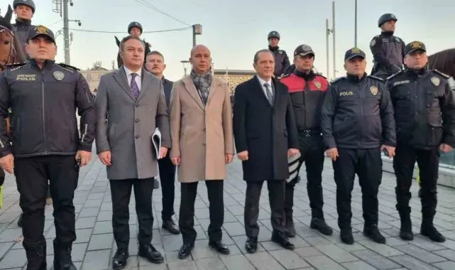 İstanbul İl Emniyet Müdürü Yıldız, Taksim Meydanı'nda görevli polis ekiplerini ziyaret etti