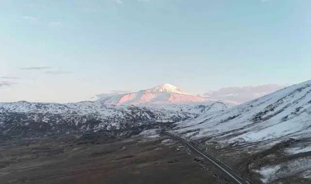 Iğdır'da yeterince kar yağışı alamayan dağlar dron ile görüntülendi