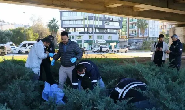 Cesedi günler sonra gelen kokuyla tesadüfen bulundu