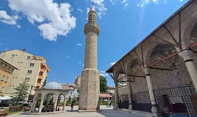 Önce minare yapıldı, cami sonradan eklendi