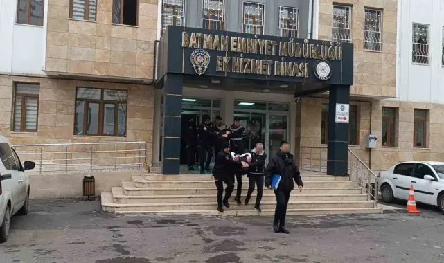 Batman'da 18 yaşındaki gencin cinayet şüphelileri adliyeye sevk edildi