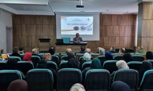 Bayburt'ta 'Umre Hazırlık Semineri' ile umreciler bilgilendirildi