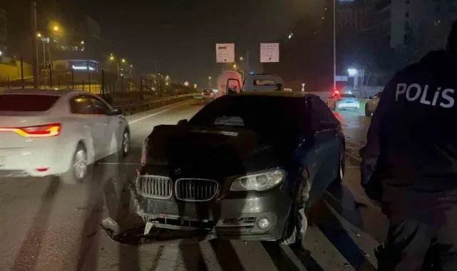 Ters şeritten ilerleyen otomobil tırla çarpıştı: 2 yaralı